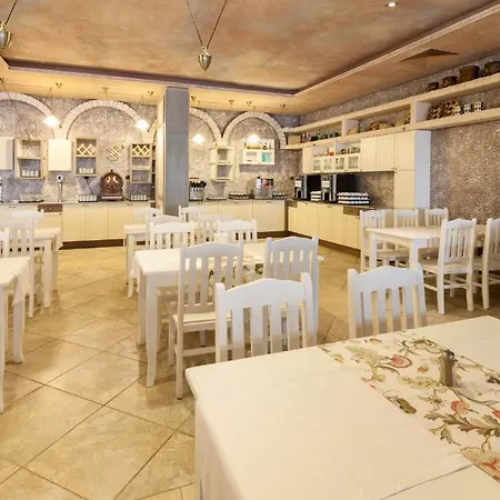 Amfora Hotell 3*